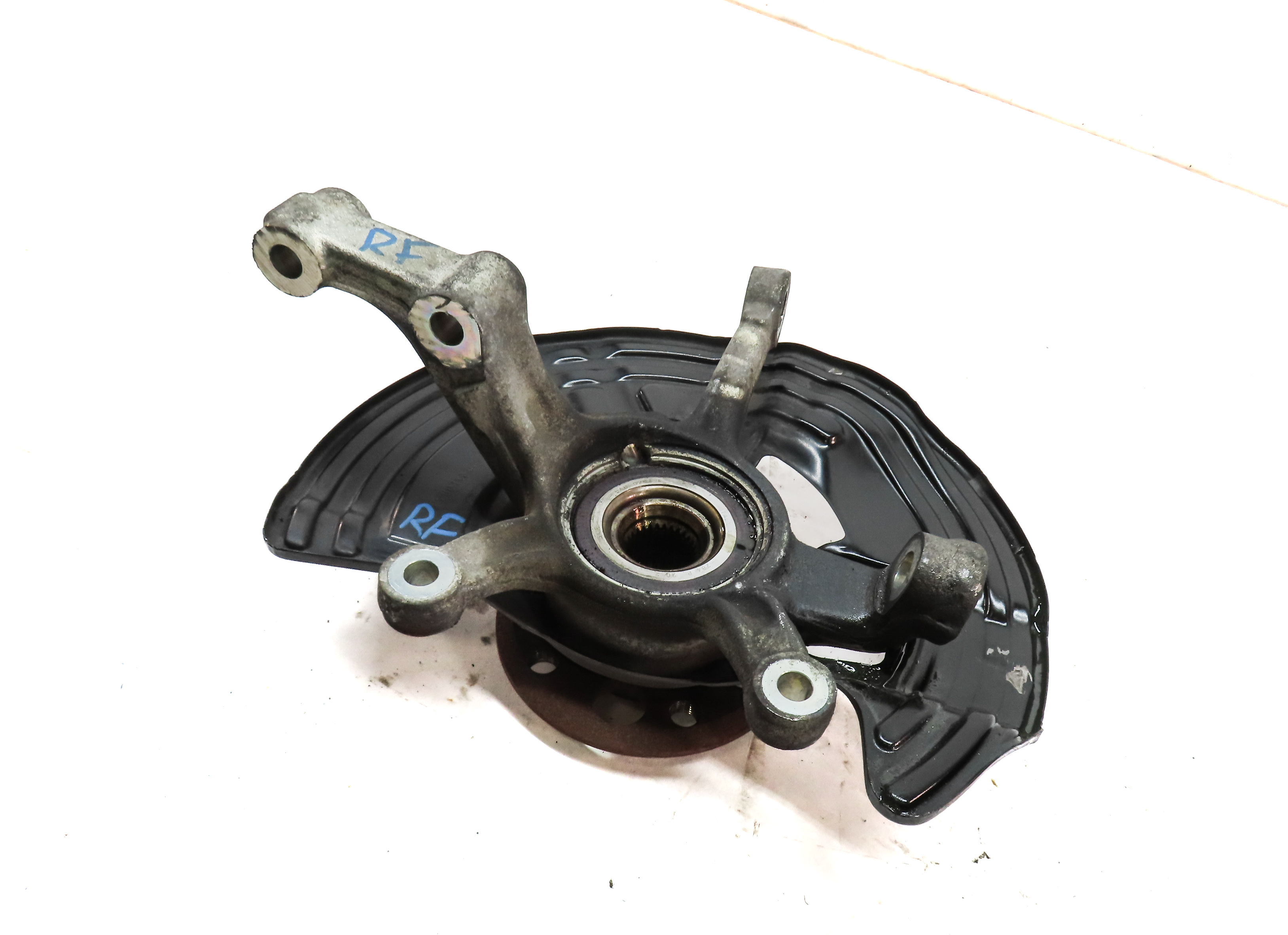 2014-2020 MERCEDES B250 GLA250 (W242 X156) RIGHT FRONT PASSENGER SPINDLE KNUCKE — exact item pictured